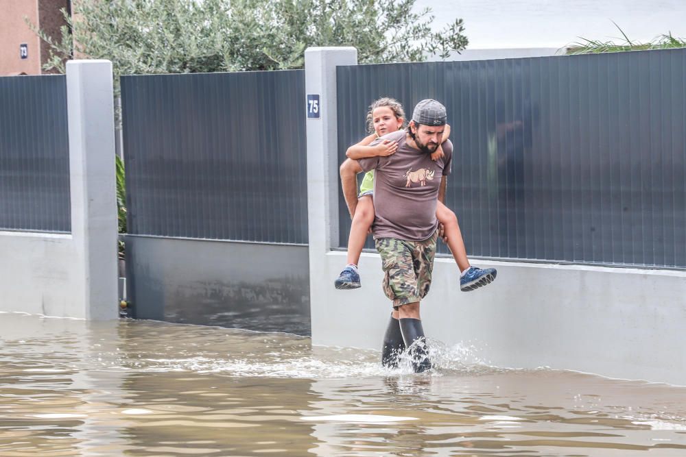 Los vecinos de Molins, devastados por las consecuencias del temporal