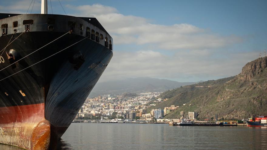 El Puerto de Santa Cruz da por controlado el vertido de 100 litros de gasoil y desactiva el Plan Marítimo de Emergencia
