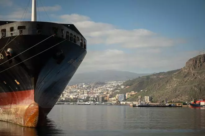 Vertido de gasóleo en el Puerto de Santa Cruz de Tenerife