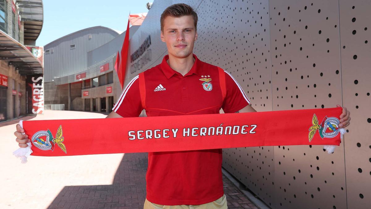 El portero internacional español Sergey Hernández, positivo por coronavirus