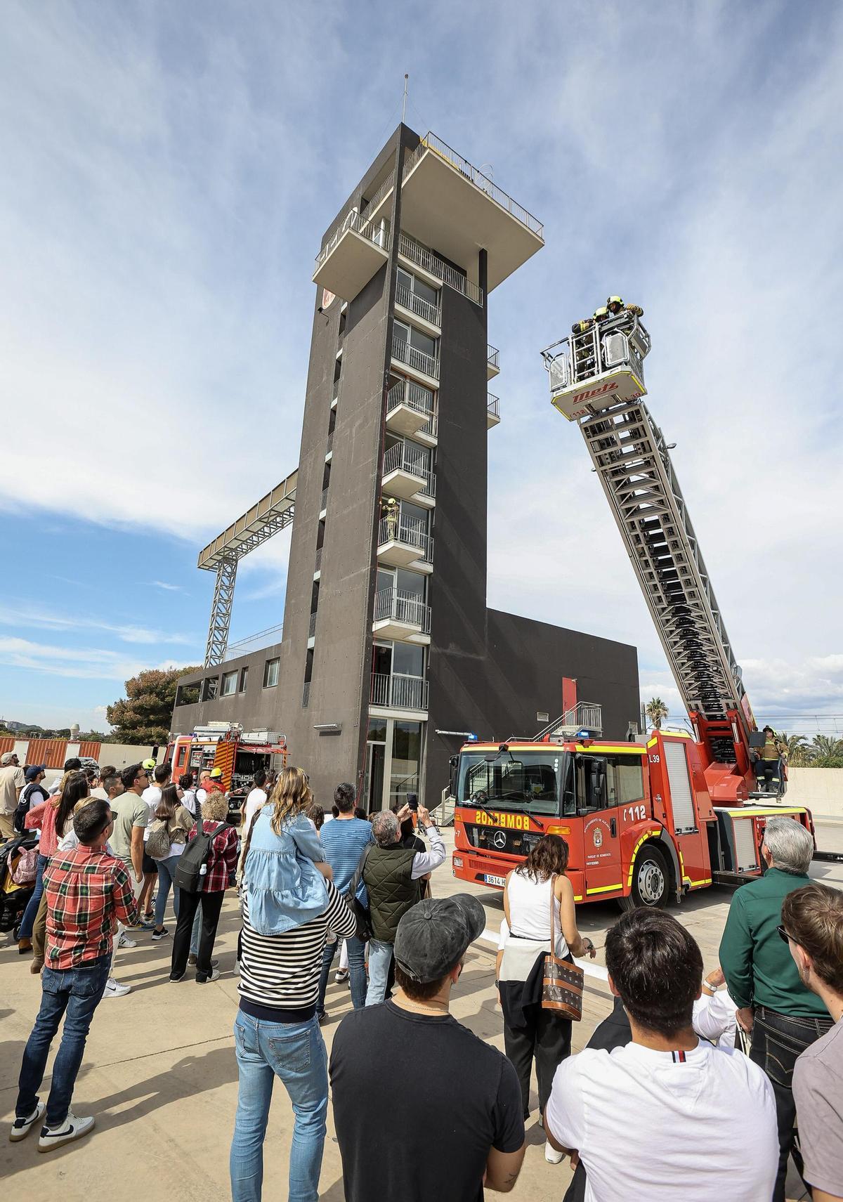 Simulacro de rescate en altura realizado por los bomberos de Alicante
