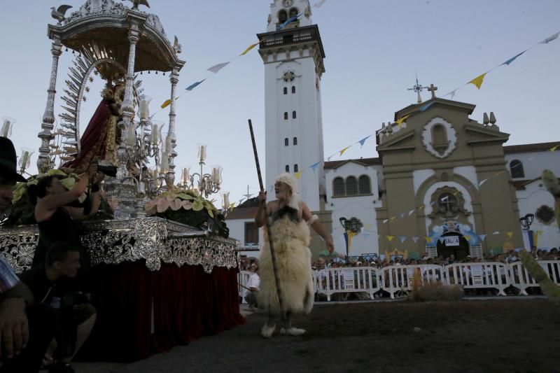 Representación del hallazgo de la Virgen de Candelaria por los guanches 2016