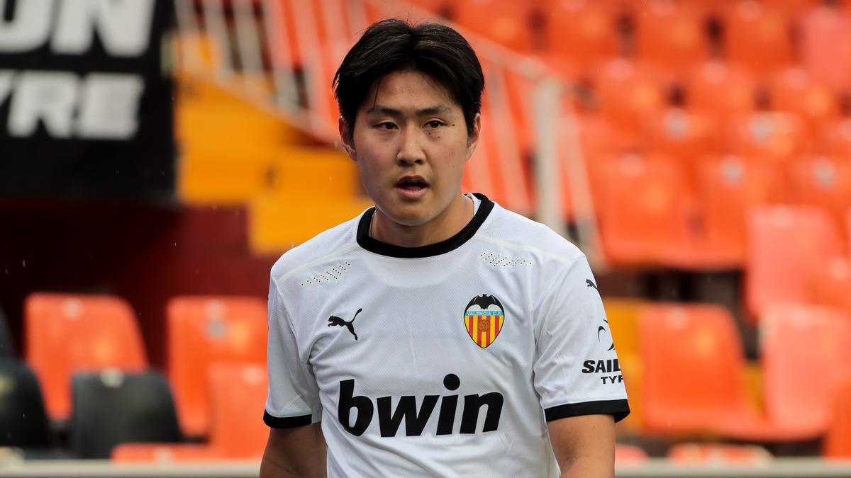 Kang in-Lee, con la camiseta del Valencia.