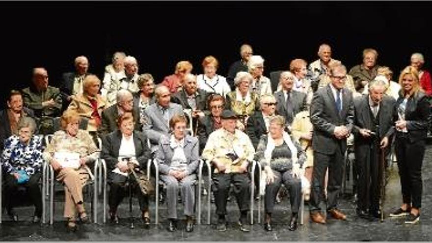 Figueres homenatja els 110 avis que fan 90 anys amb medalles i concerts