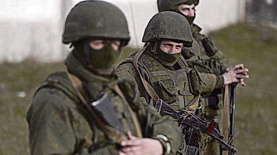 Soldados rusos sin identificaciones en Crimea, Ucrania, 2014.