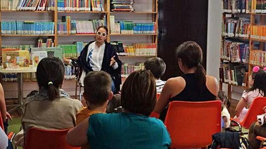 La Biblioteca rinde homenaje a los abuelos con un cuentacuentos