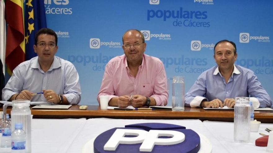 Monago critica la inauguración del hospital de Cáceres &quot;a medias&quot;