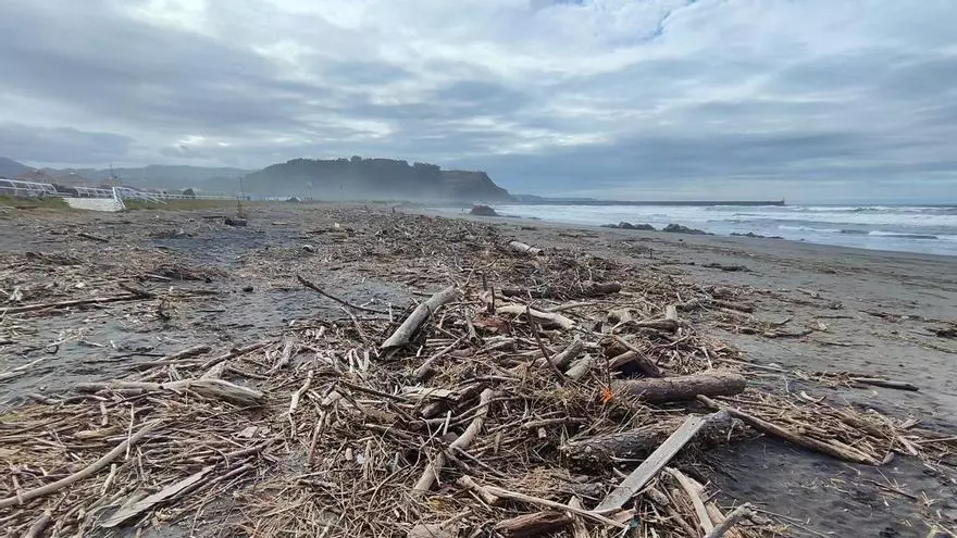 Así se ve este domingo la playa de Los Quebrantos