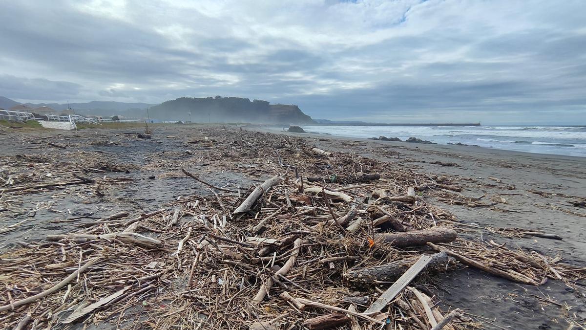 Así se ve este domingo la playa de Los Quebrantos