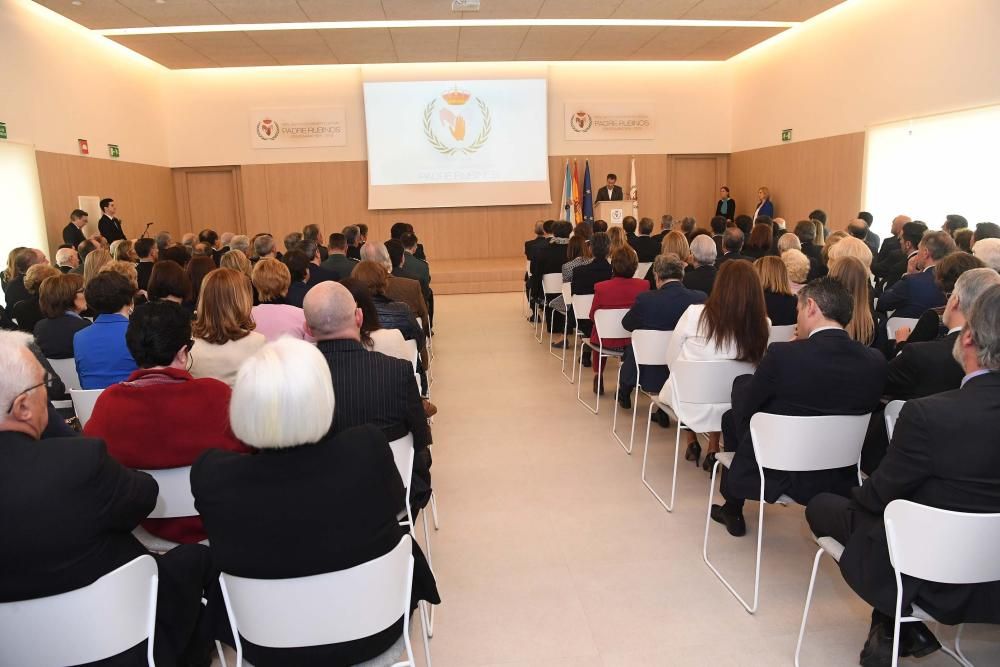 La madre de Felipe VI preside en la ciudad la celebración de los cien años de la institución benéfica y social.