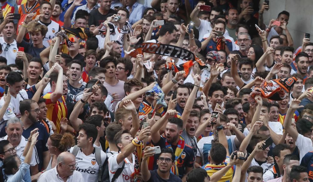 Así ha recibido la afición al Valencia en Mestalla