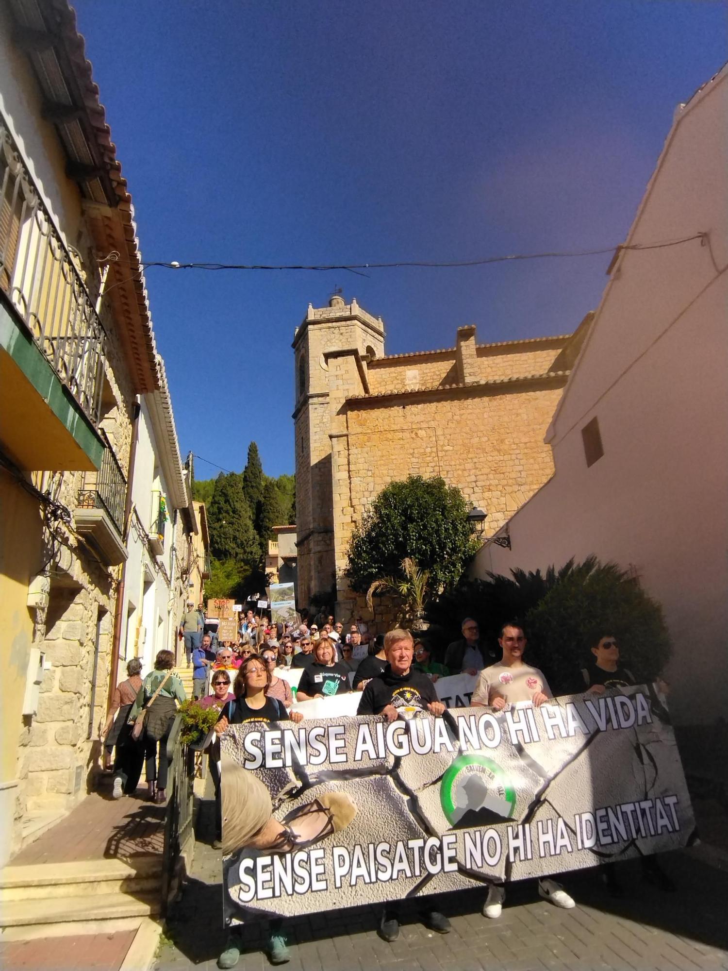 Así ha sido la masiva manifestación de Llíber contra el PAI de 488 casas (imágenes)