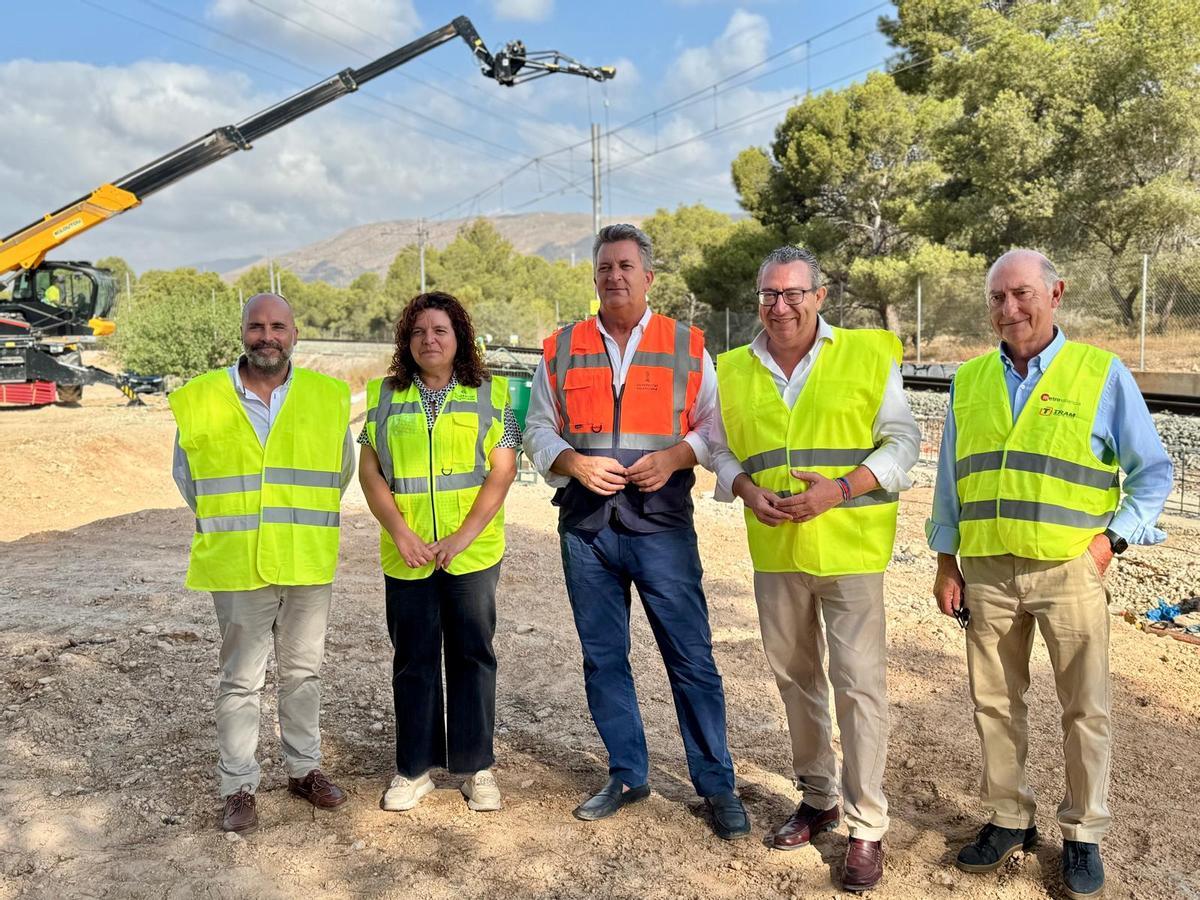 Visita del conseller con el alcalde a las obras de mejora de la Línea 9 del TRAM en Benidorm
