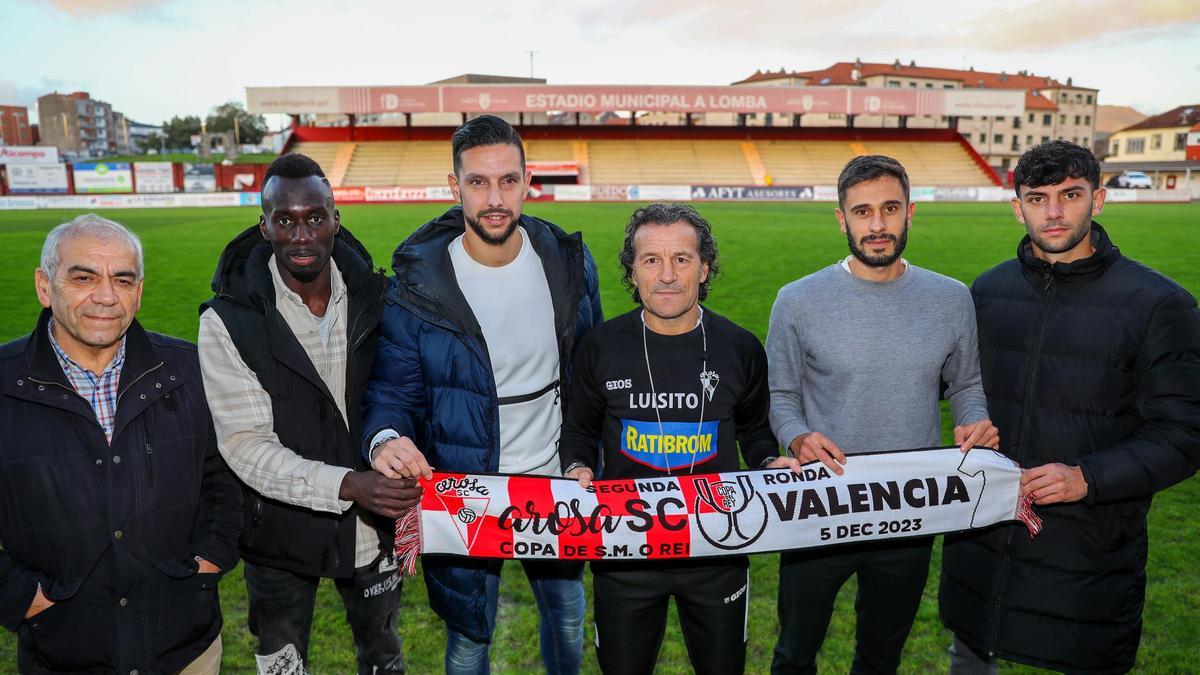 Presidente, entrenador y capitanes del Arosa no dan nada por perdido ante todo un Primera División.