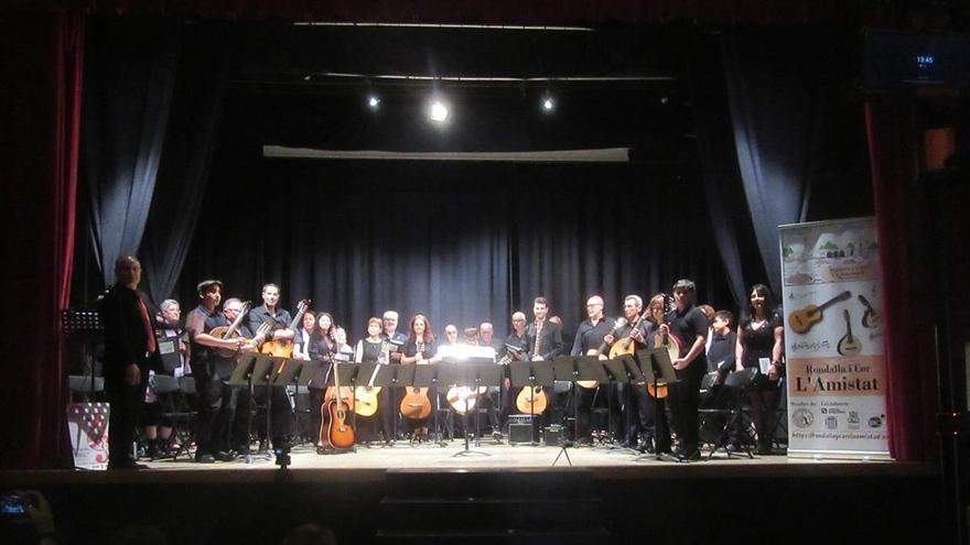 Burjassot vive un encuentro de música coral y de rondalla