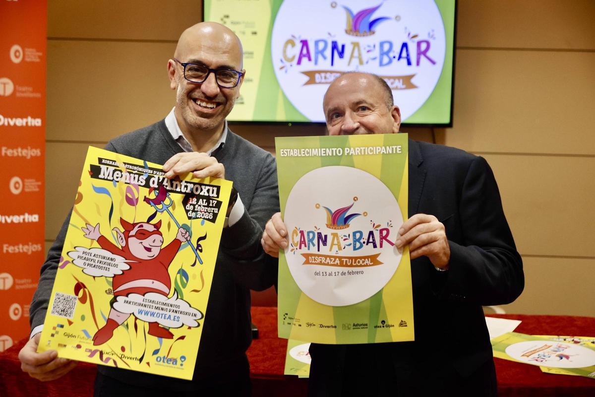 Oliver Suárez, a la izquierda, y Javier Martínez, antes de la presentación de "Carna-bar", en la Casa de la Palmera.