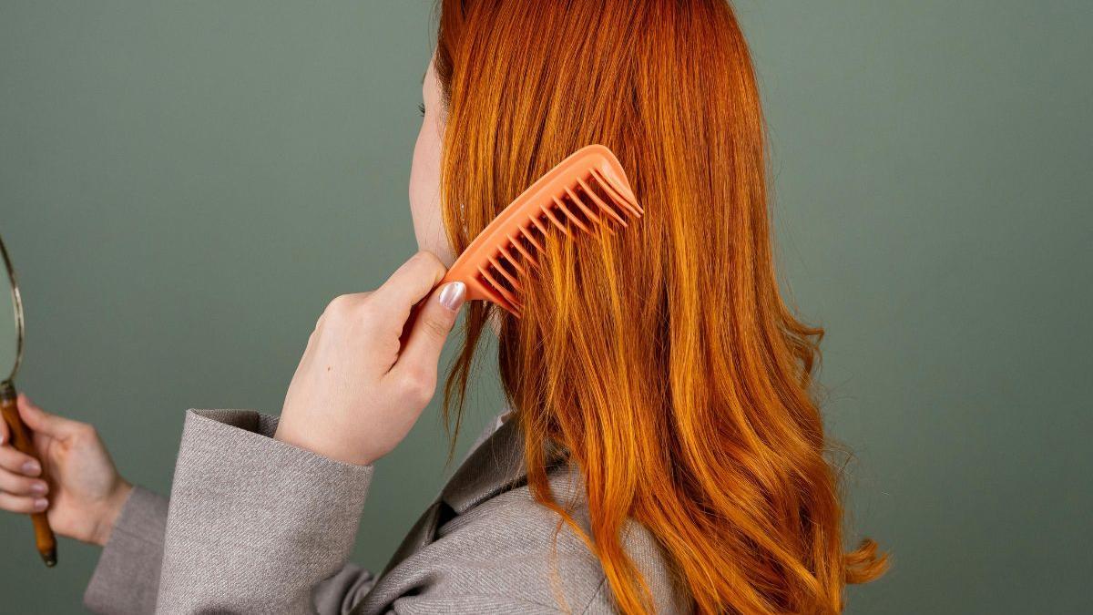 El cepillo del que todos hablan: desenreda y no encrespa el cabello