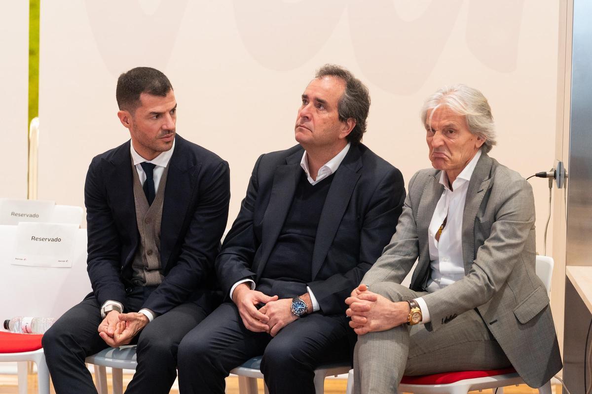 López, el consejero Juan Forcén y su amigo Pérez-Ayo, al que incorporó al club en la última junta en sustitución de Emilio Cruz.
