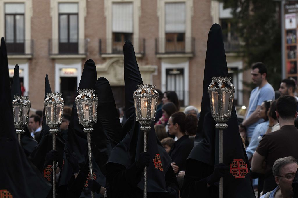 Procesión del Santo Sepulcro este Viernes Santo en Murcia, en imágenes