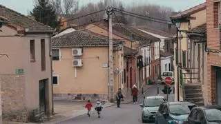 "Aquí hay niños a patadas": el municipio con la población más joven de España no tiene pediatra ni colegio propio