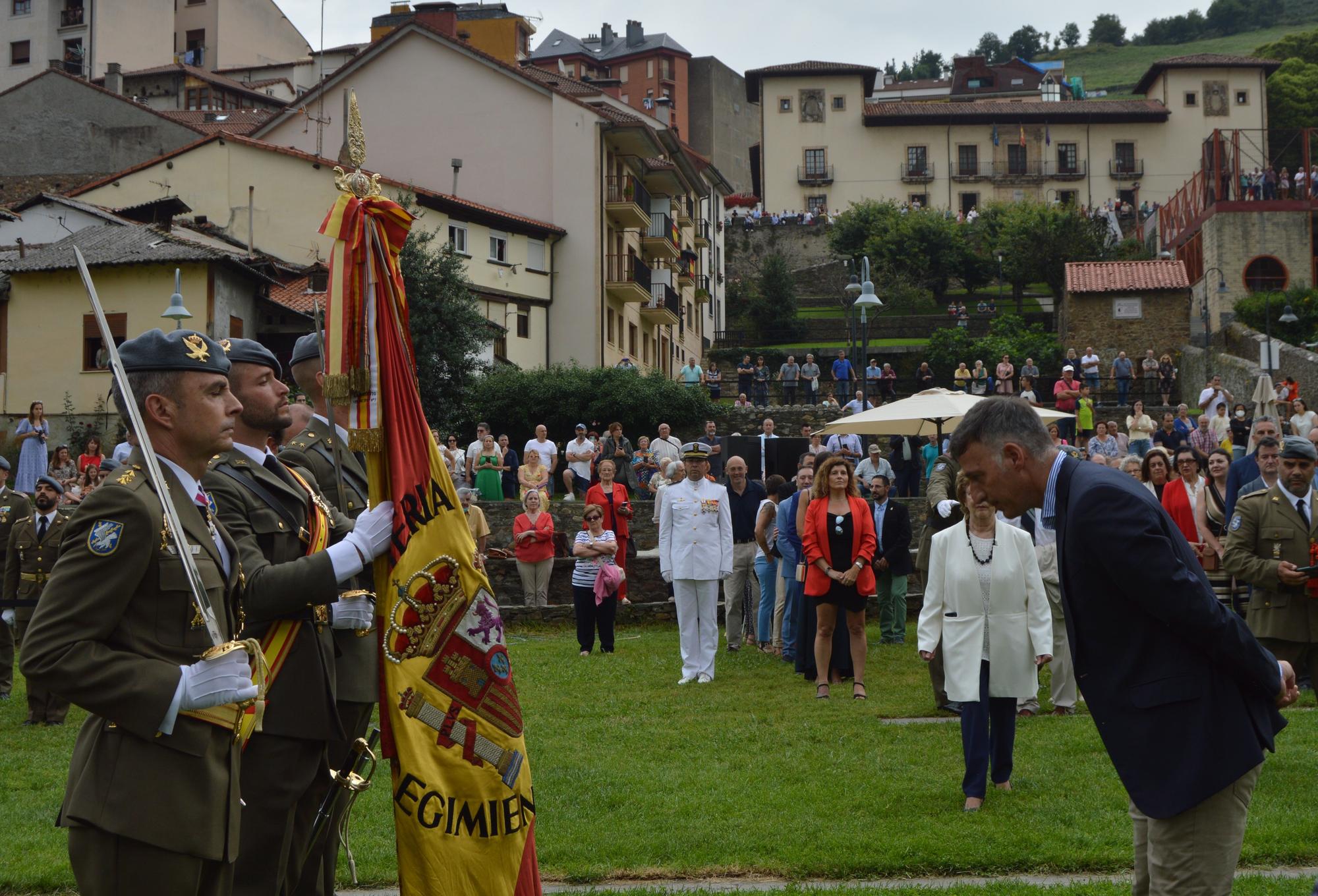 EN IMÁGENES: Así fue la jura de bandera civil en Cangas de Narcea