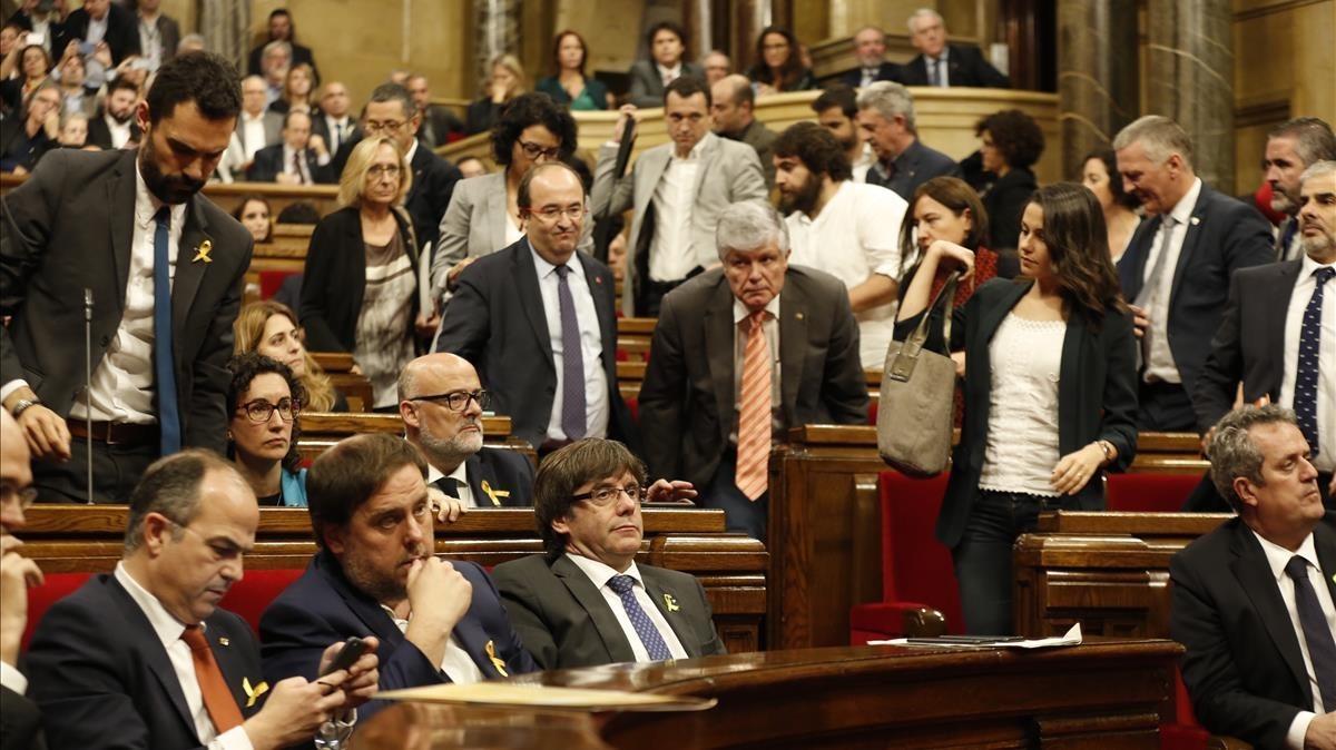 rjulve40706504 barcelona 27 10 2017 miquel iceta y ines arrimadas abandonan171027191234 rjulve40706504 barcelona 27 10 2017 miquel iceta y ines arrimadas abandonan171027191234
