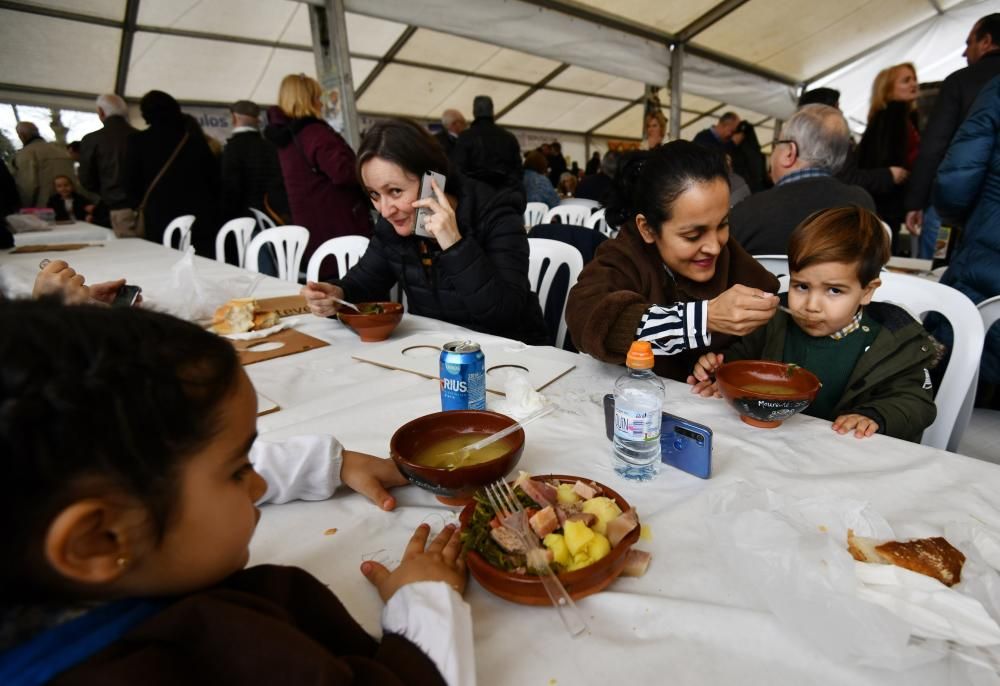 Fiestas gastronómicas en Pontevedra: Mourente se congrega alrededor de una taza de su caldo