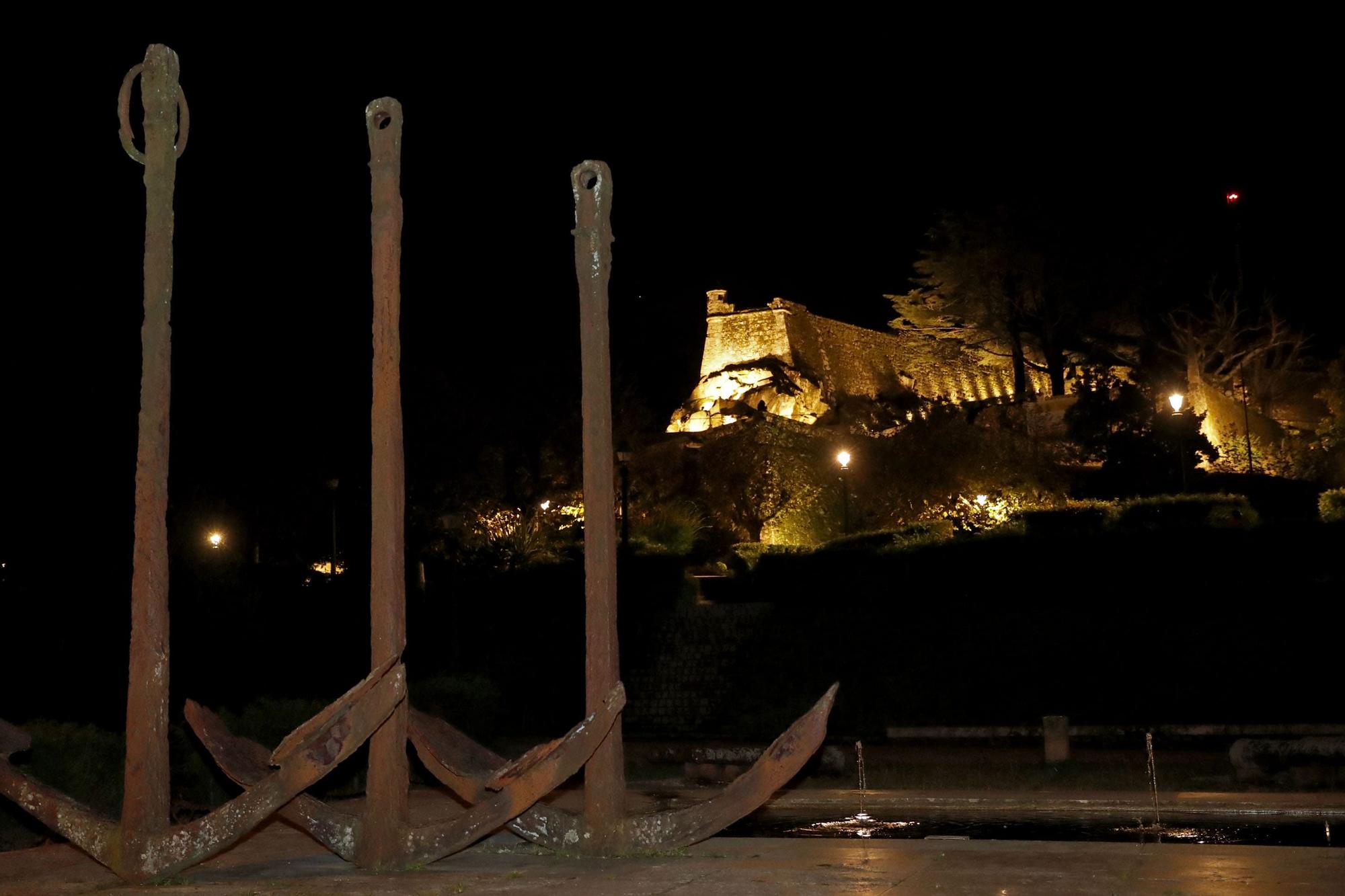 La muralla de O Castro estrena iluminación y gradas