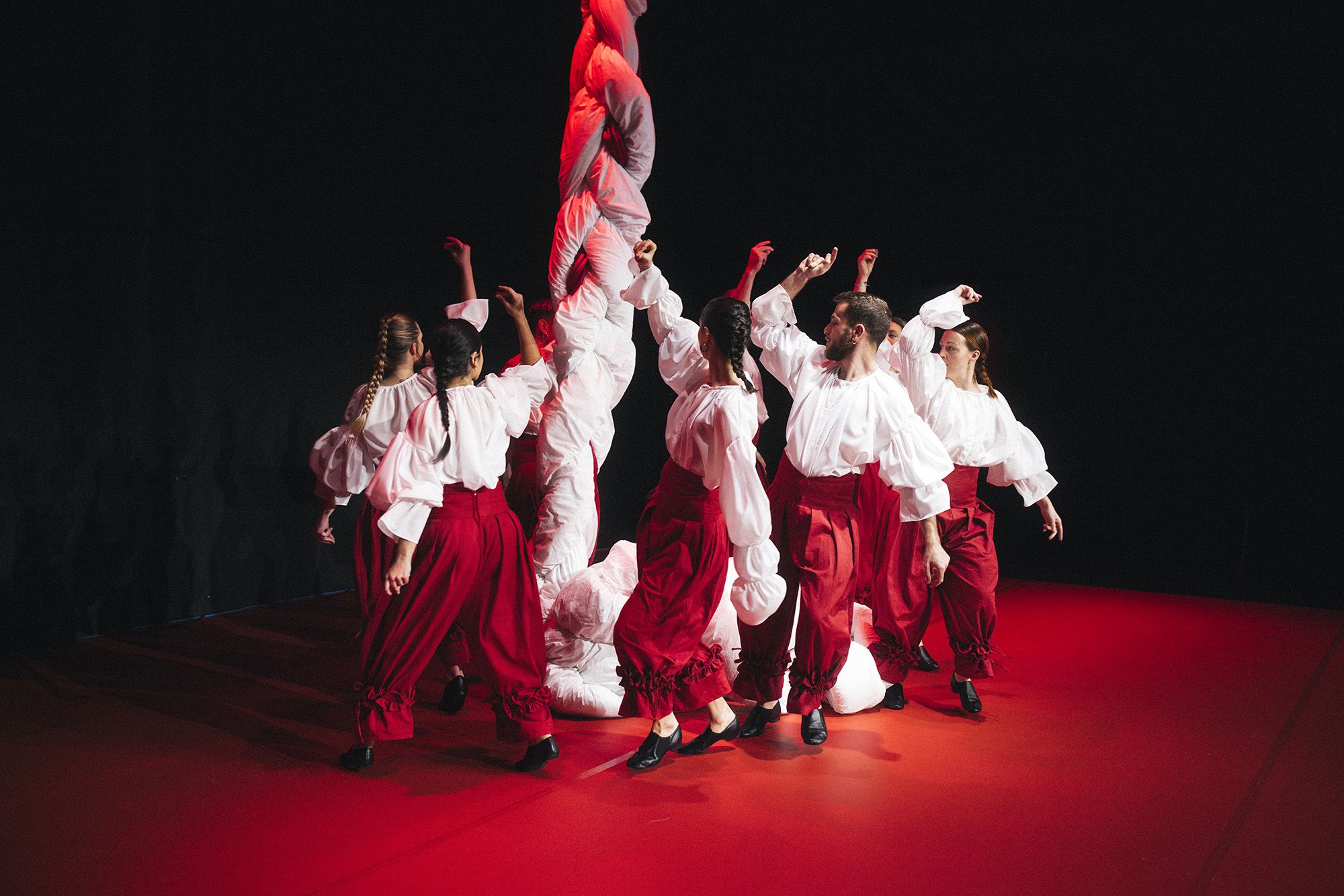 Elenco de bailadores del espectáculo “Ceibe”, de la compañía de danza de Fran Sieira.  Aigi Boga (5).jpg