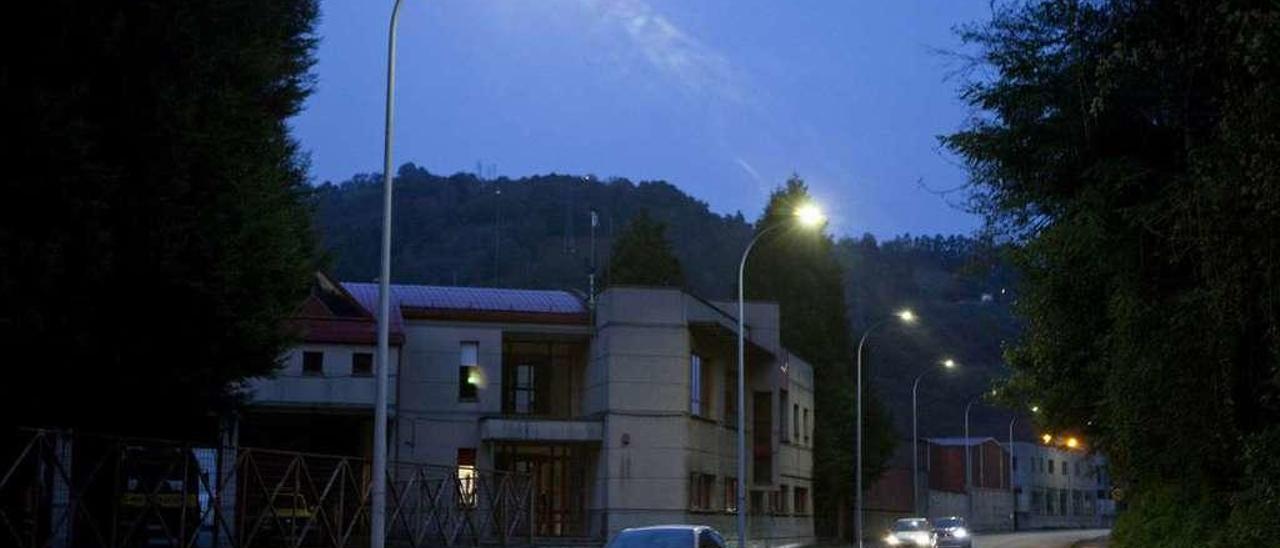 El polígono de La Central, en El Entrego, donde ya se han instalado luminarias led.