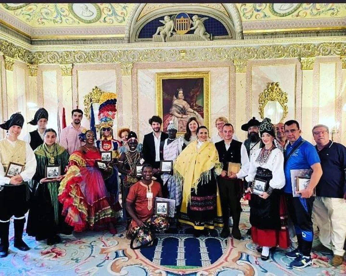 Miembros de las bandas, durante la recepción en el consistorio segoviano.