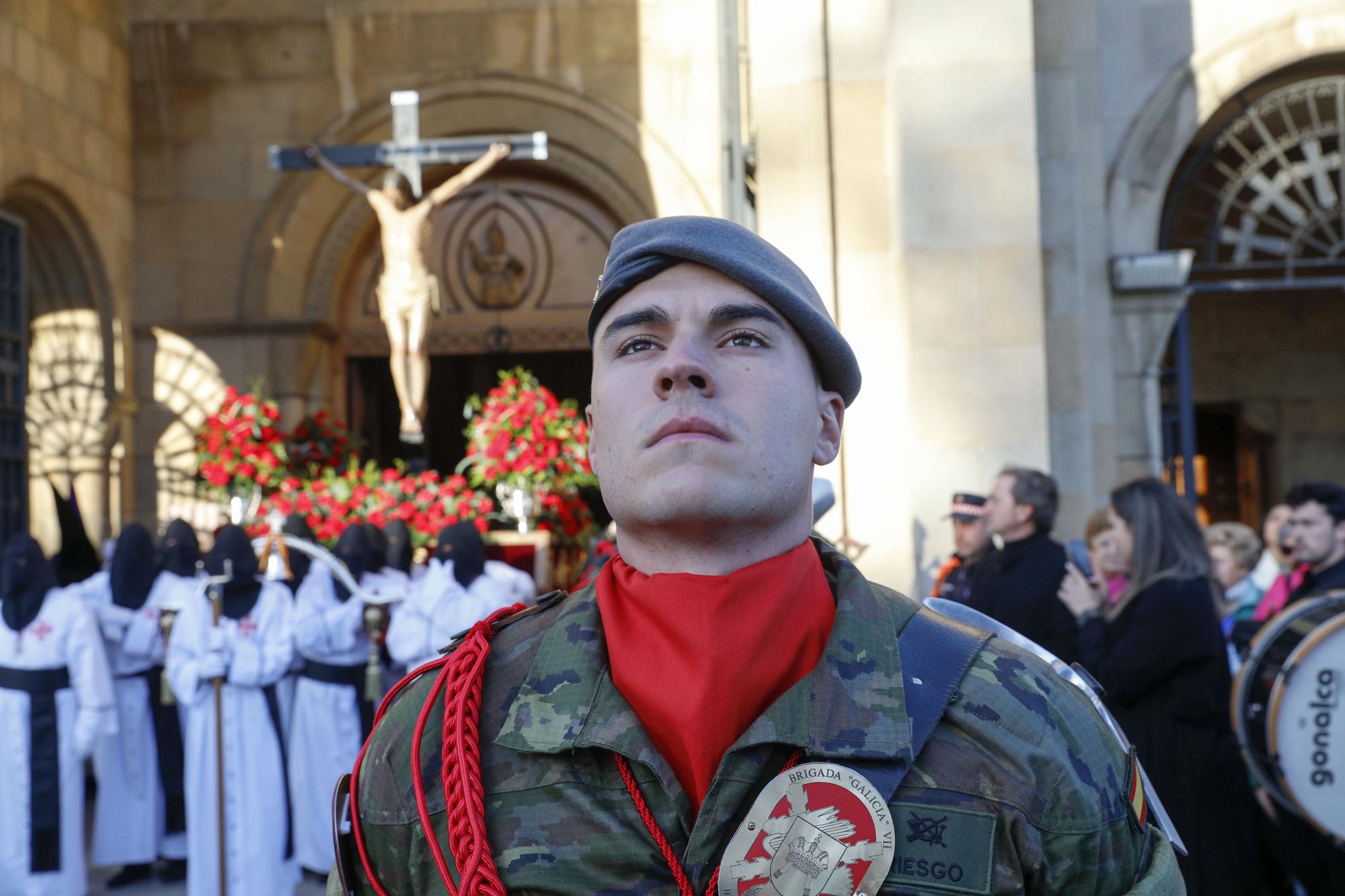 En imágenes: Así fue la multitudinaria procesión del Jueves Santo en Gijón