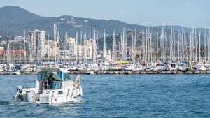 Vista desde el mar del puerto de Mataró