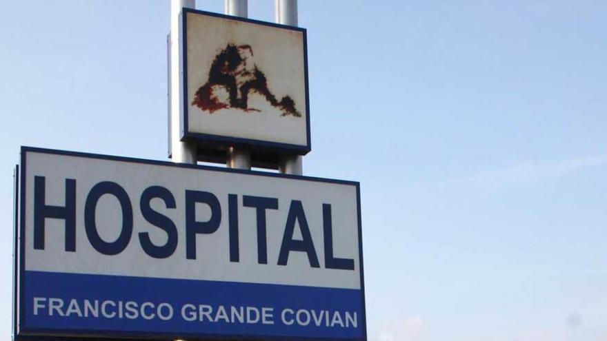 La entrada al hospital comarcal del Oriente, en Arriondas.
