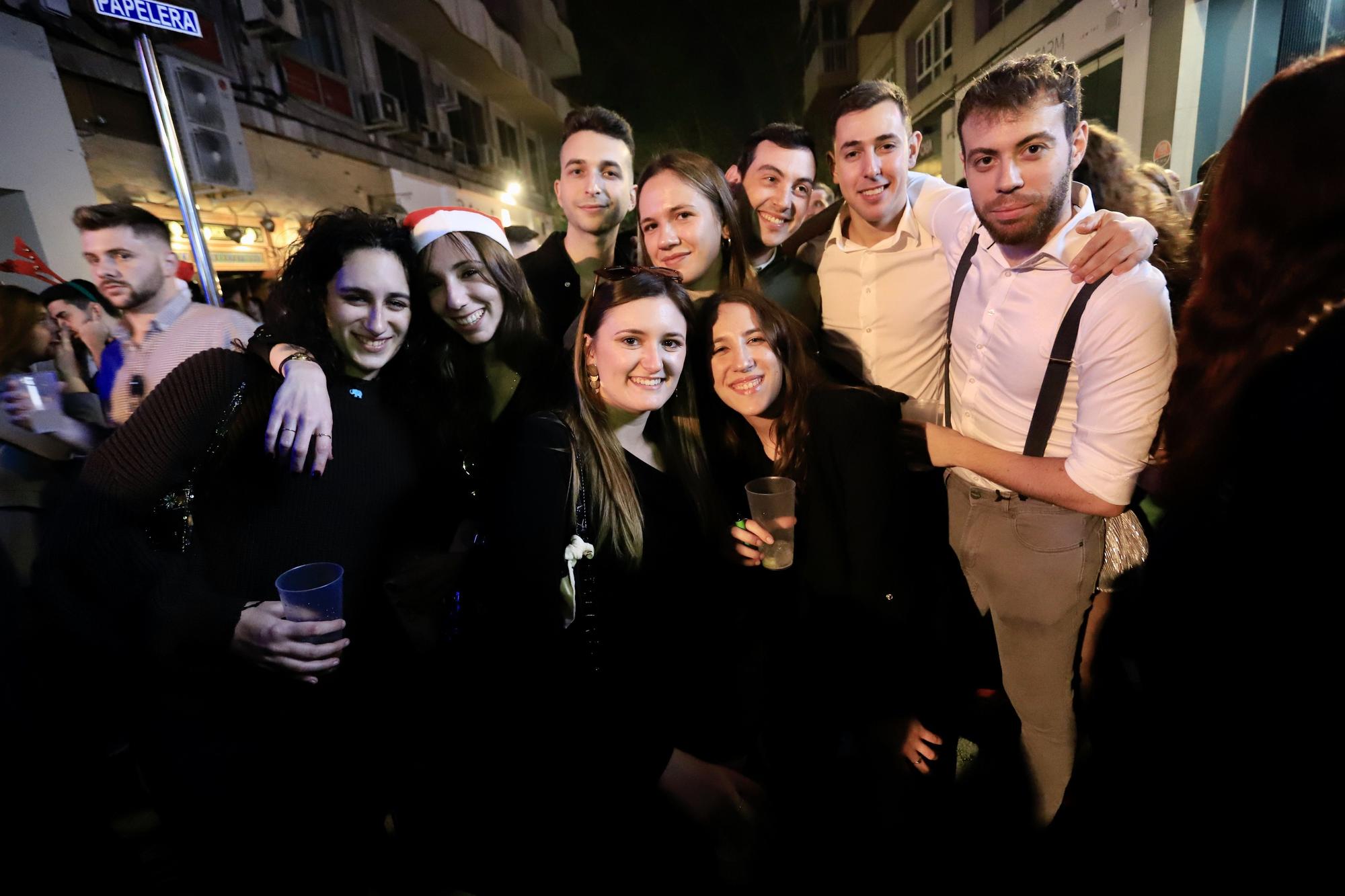 La gente abarrota las calles de Murcia con 'el tardeo' de Nochebuena