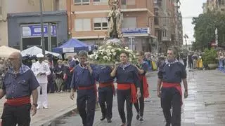 Más de 200 personas expresan su amor a España en la jura de bandera para civiles celebrada en Santa Pola