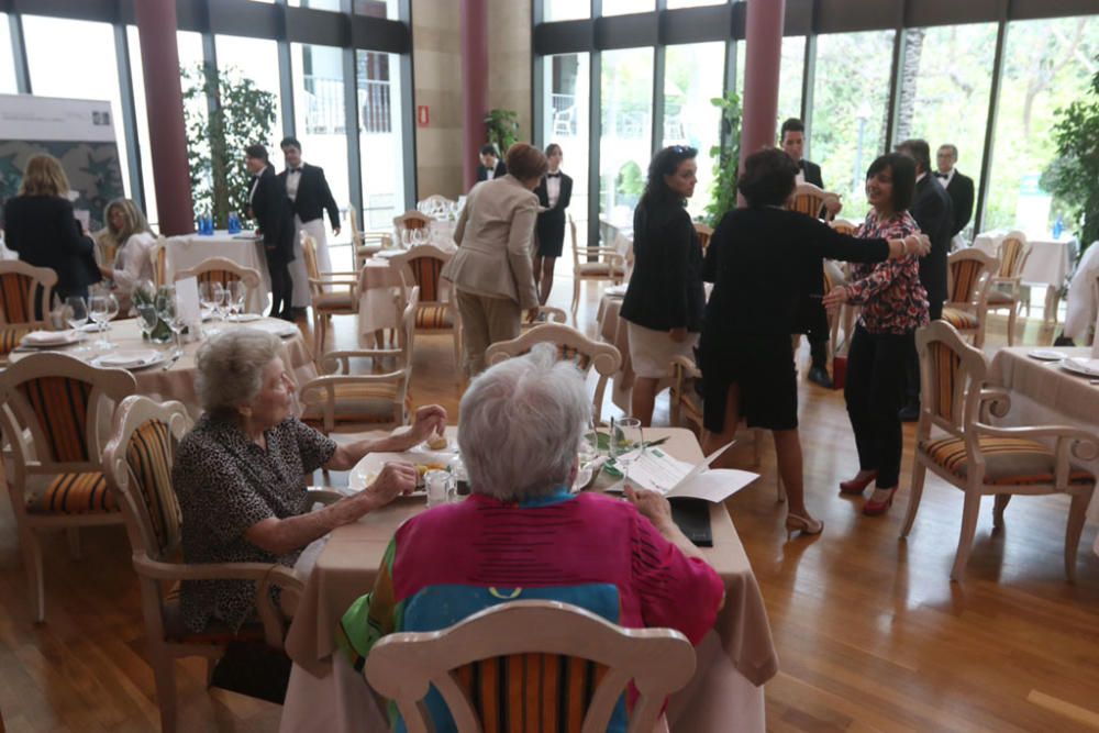 El aula restaurante de la escuela de hostelería de La Cónsula en Málaga  abre al público para la realización de actividades participativas del público en la formación práctica del alumnado