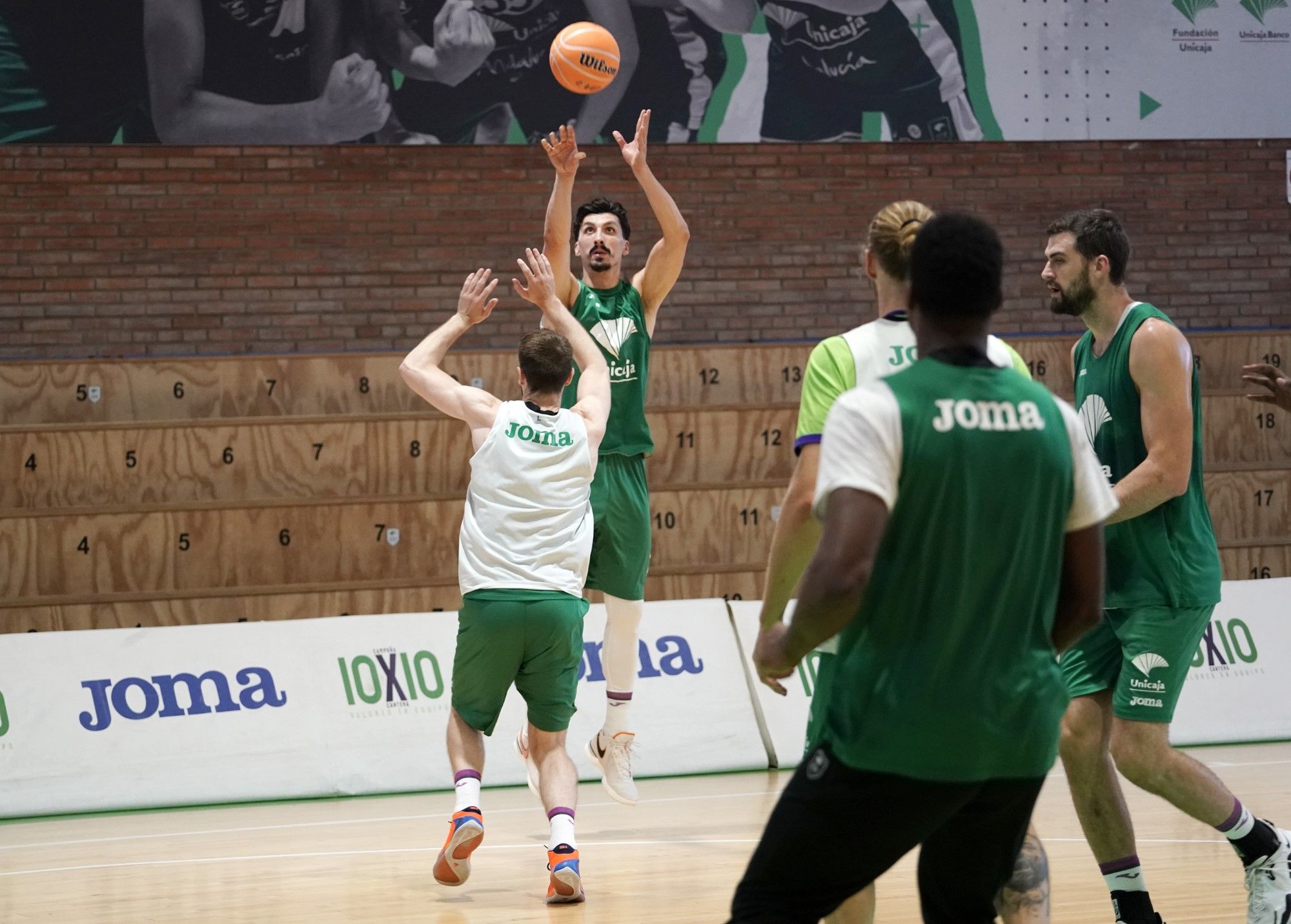 El Unicaja se entrena en Los Guindos a dos días de la Final Four