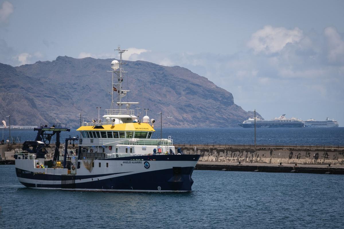 El buque oceanográfico «Ángeles Alvariño», construido en 2012 y bautizado así en honor a la investigadora gallega.