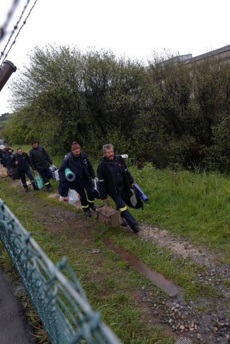 Salida de los trabajadores encerrados en Alcoa