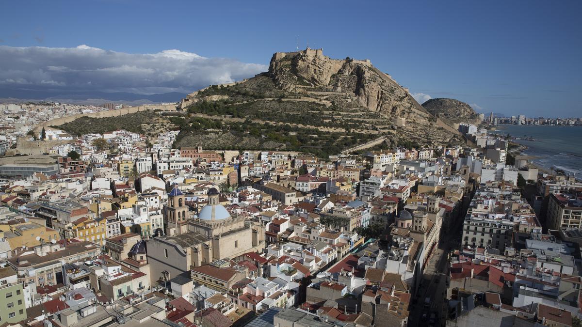 Una vista aérea de la ciudad de Alicante