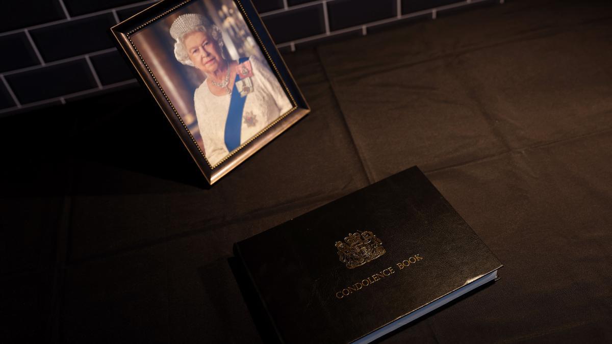 Libro de condolencias por el fallecimiento de Isabel II.
