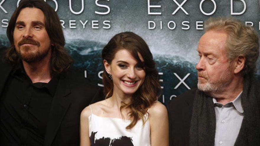 María Valverde junto a Ridley Scott y Christian Bale