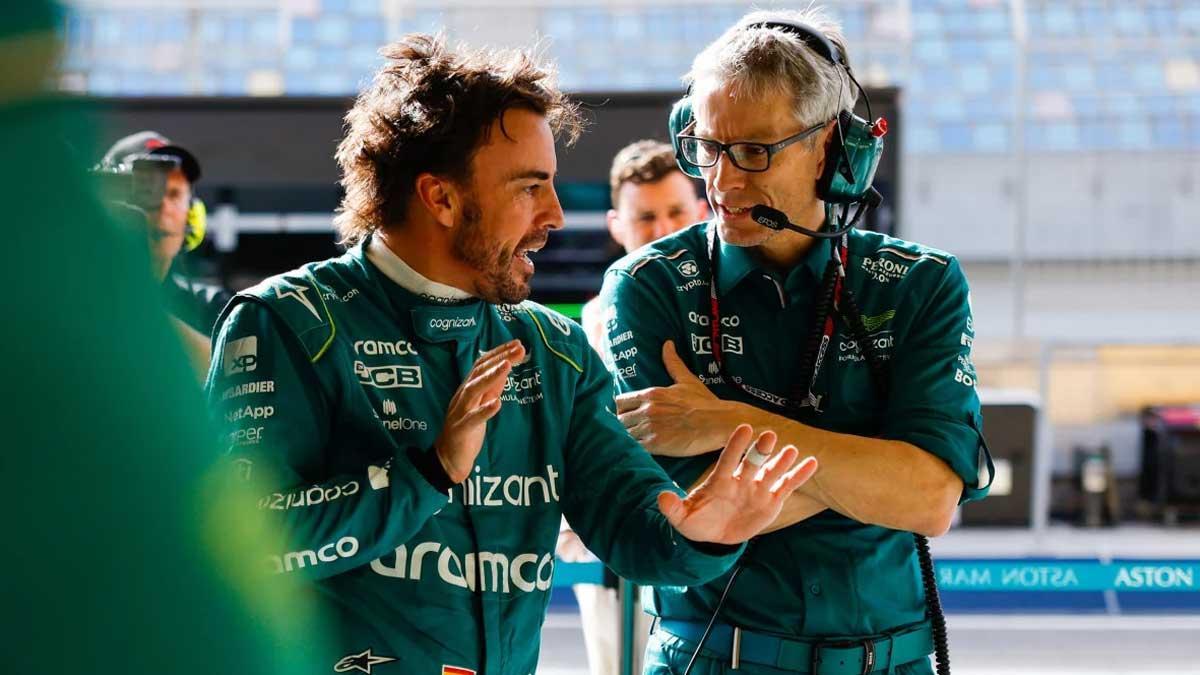 Fernando Alonso y el director de Aston Martin, Mike Krack