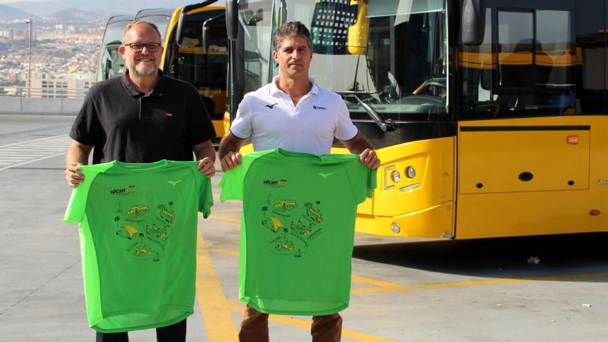 José Eduardo Ramírez (izd.) y Sergio San Román, posan con dos de las camisetas verdes que lucirán los corredores. | | LP/DLP