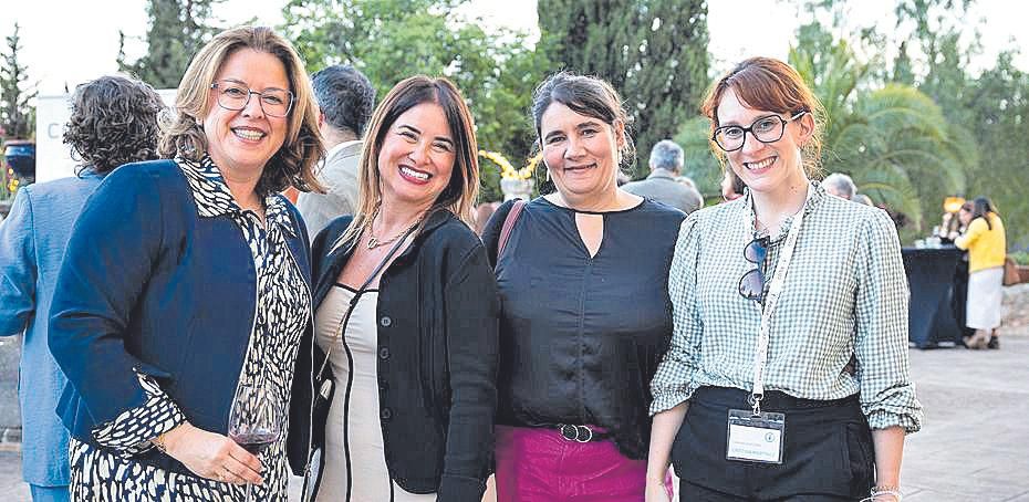 Rosa González, Mònica Yern, Caty Borrás y Cristina Martínez.