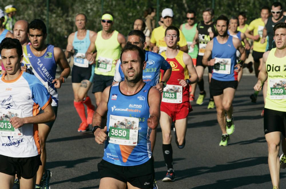 El Mouaziz, del Club Nerja de Atletismo ha vuelto a imponerse en la prueba, que ha alcanzado una participación récord con 7.500 corredores