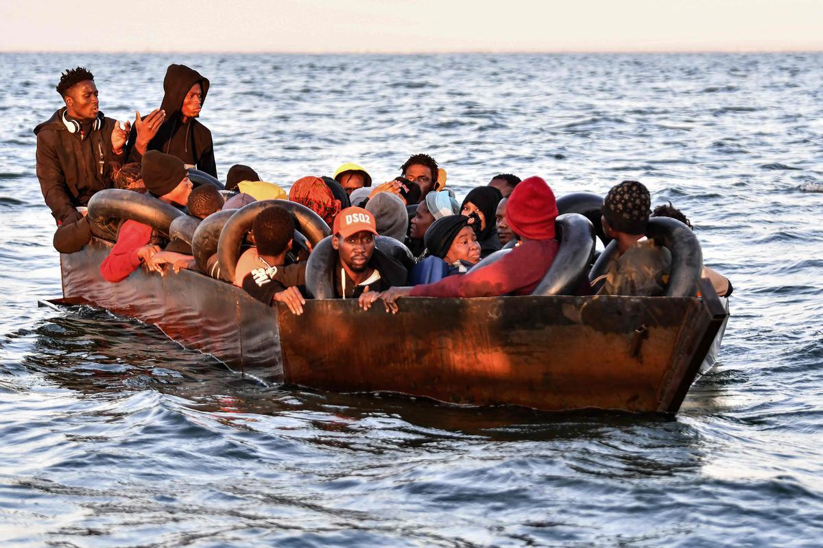 Rescate de migrantes subsaharianos frente a las costas de Sfax (Túnez)