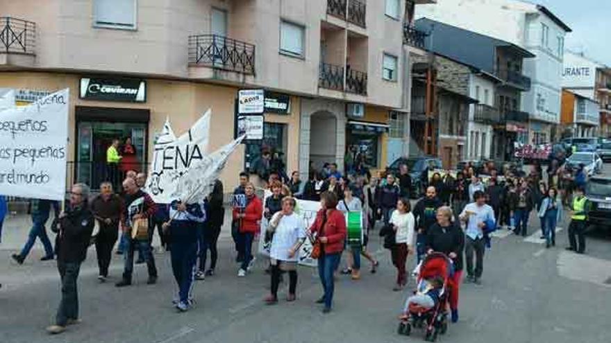 Vecinos de Puebla se manifiestan contra la antena.