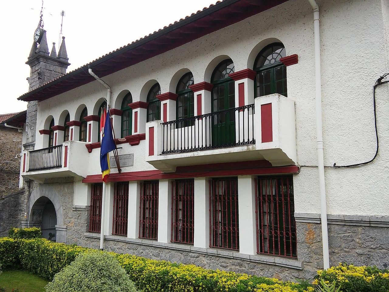 Lanestosa, con su carácter medieval, recibe al viajero con los brazos abiertos.